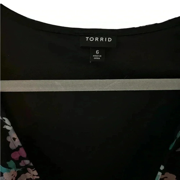 Torrid size 6 floral blouse top - Picture 3 of 5